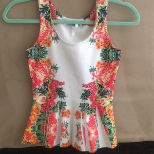 Patterned floral summer boutique top, size small.